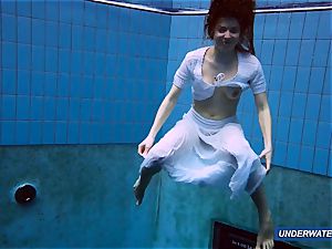 extraordinaire furry underwatershow by Marketa